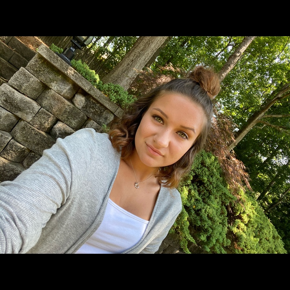 Meet your Posher, Olivia